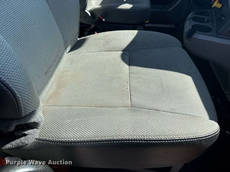 image for item EI4142 2021 Kenworth T680 semi truck