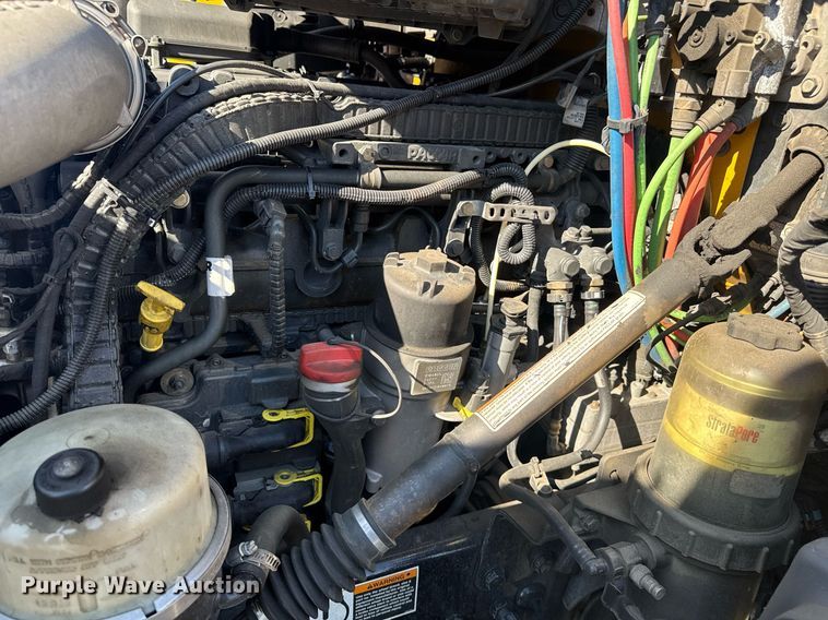 image for item EI4142 2021 Kenworth T680 semi truck