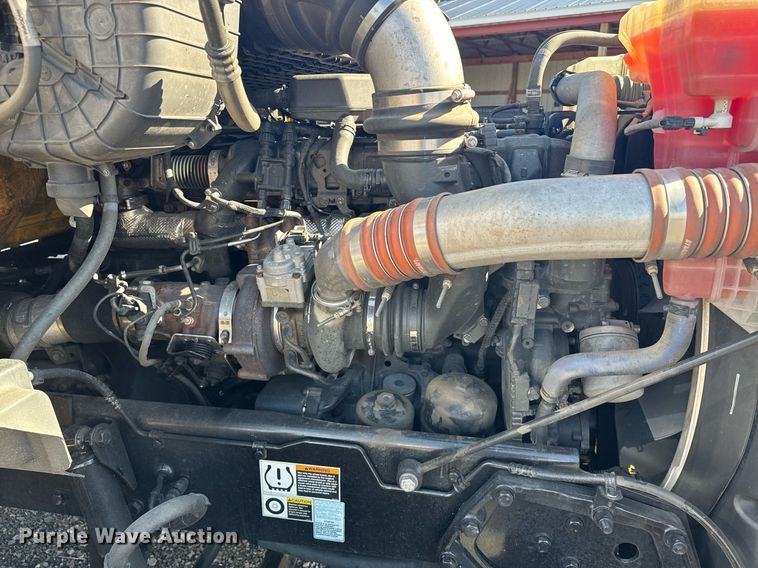 image for item EI4142 2021 Kenworth T680 semi truck