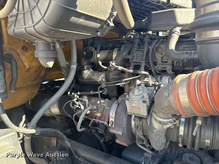 image for item EI4142 2021 Kenworth T680 semi truck