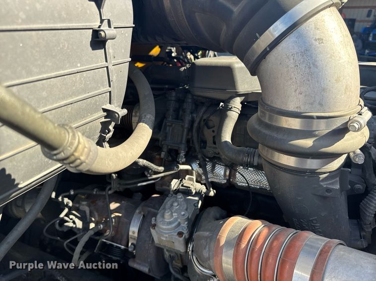 image for item EI4142 2021 Kenworth T680 semi truck