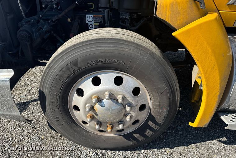 image for item EI4142 2021 Kenworth T680 semi truck