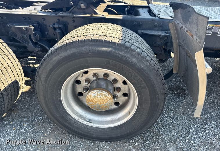 image for item EI4142 2021 Kenworth T680 semi truck