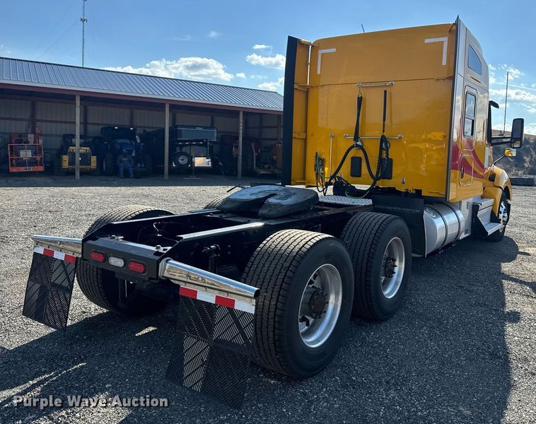image for item EI4143 2020 Kenworth T680 semi truck