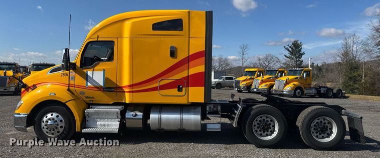 image for item EI4143 2020 Kenworth T680 semi truck