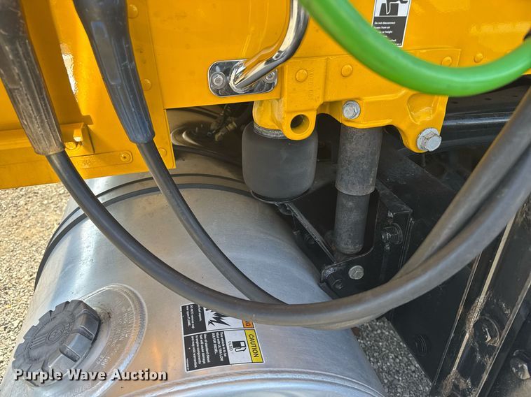 image for item EI4143 2020 Kenworth T680 semi truck