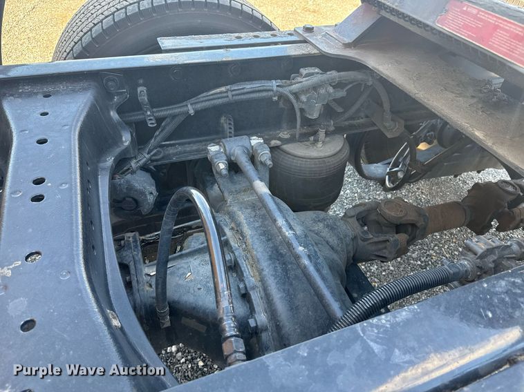 image for item EI4143 2020 Kenworth T680 semi truck