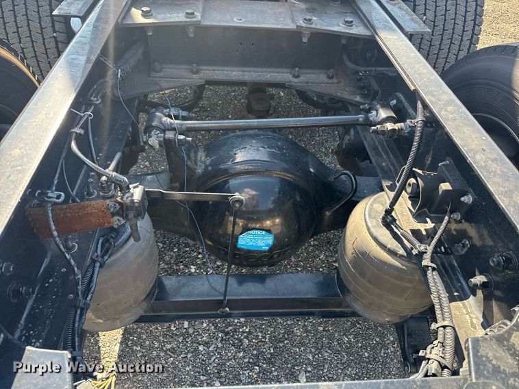 image for item EI4143 2020 Kenworth T680 semi truck