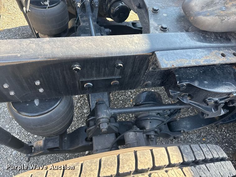 image for item EI4143 2020 Kenworth T680 semi truck