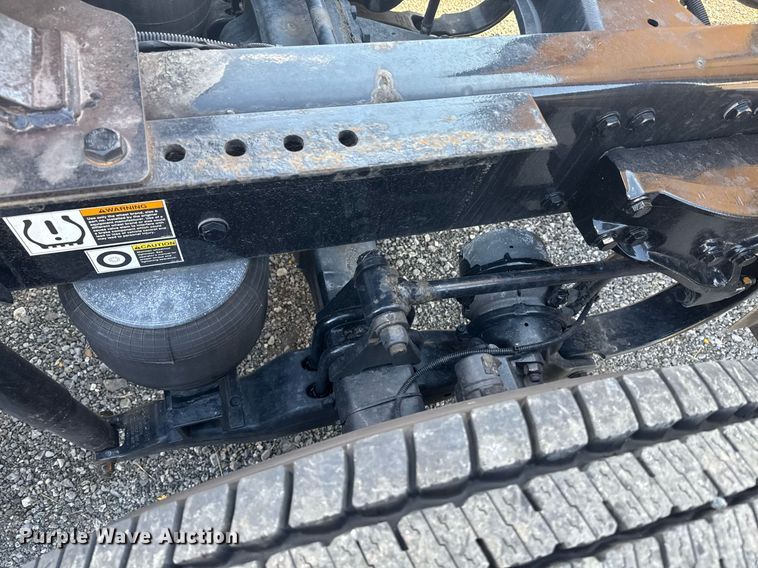 image for item EI4143 2020 Kenworth T680 semi truck