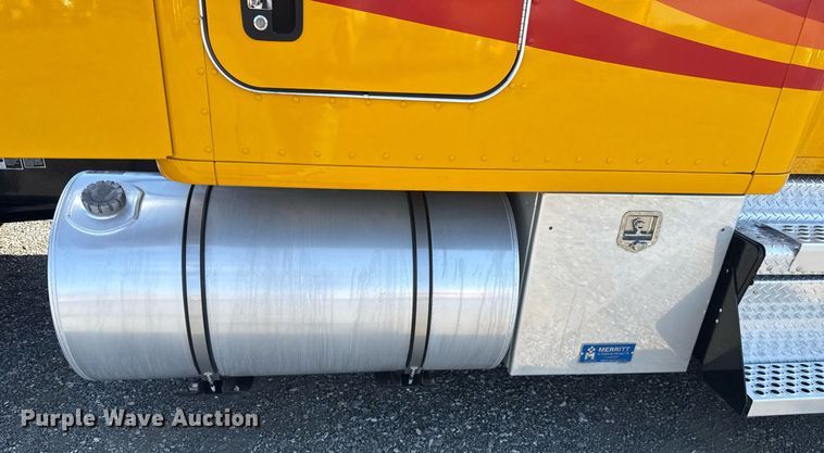 image for item EI4143 2020 Kenworth T680 semi truck