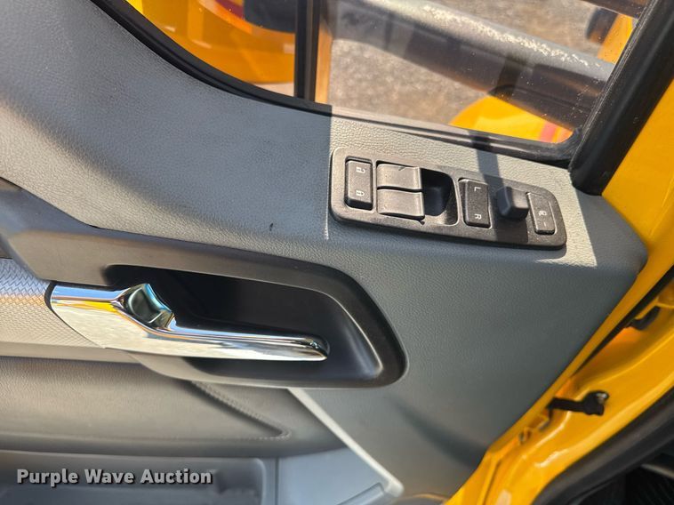 image for item EI4143 2020 Kenworth T680 semi truck