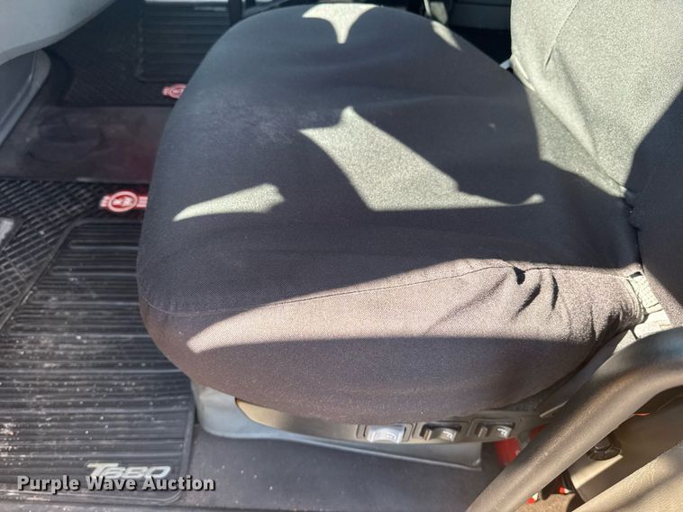 image for item EI4143 2020 Kenworth T680 semi truck