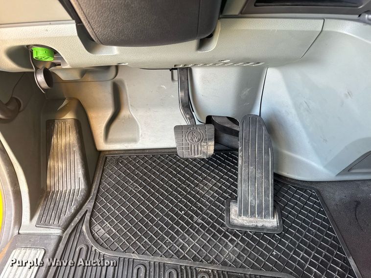 image for item EI4143 2020 Kenworth T680 semi truck