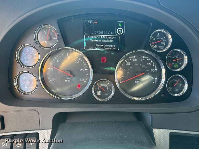 image for item EI4143 2020 Kenworth T680 semi truck