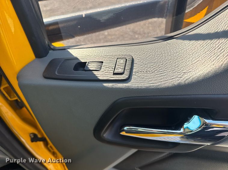 image for item EI4143 2020 Kenworth T680 semi truck