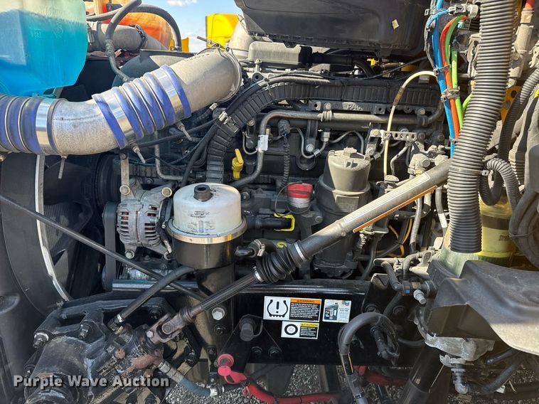 image for item EI4143 2020 Kenworth T680 semi truck