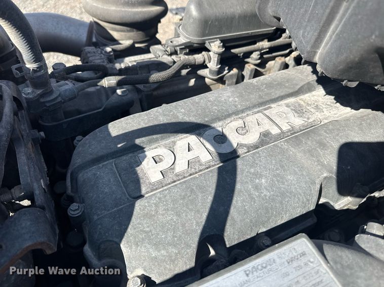 image for item EI4143 2020 Kenworth T680 semi truck