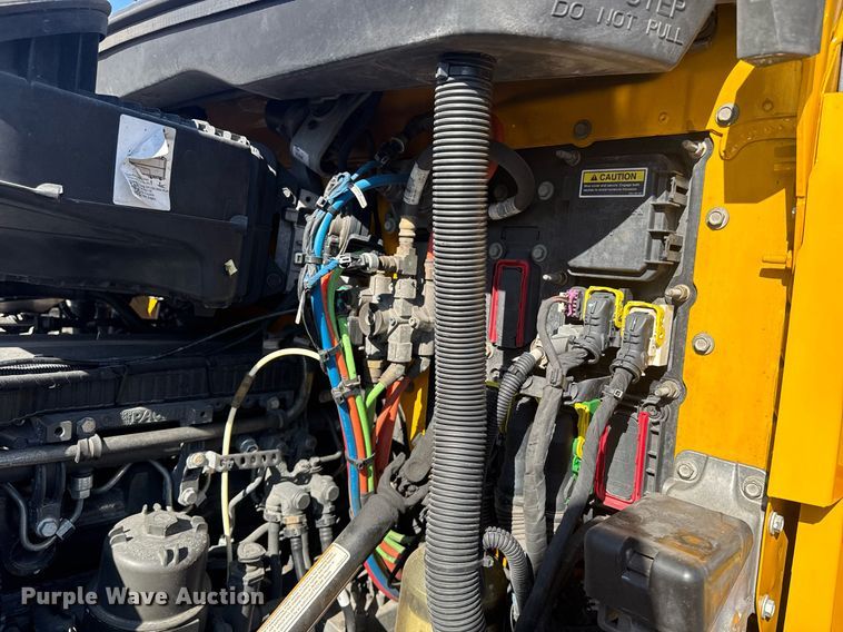 image for item EI4143 2020 Kenworth T680 semi truck