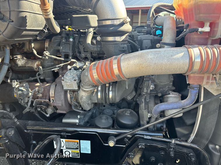 image for item EI4143 2020 Kenworth T680 semi truck