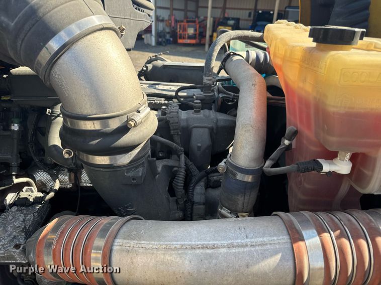 image for item EI4143 2020 Kenworth T680 semi truck