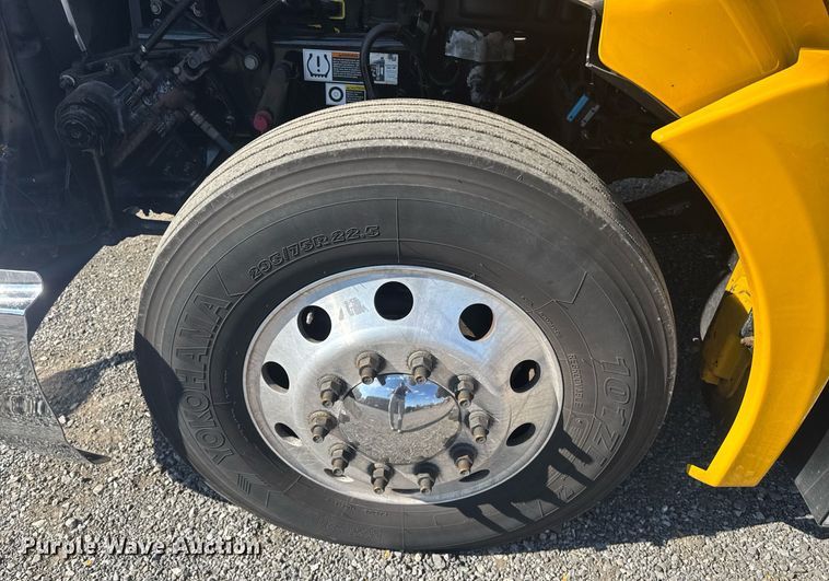 image for item EI4143 2020 Kenworth T680 semi truck