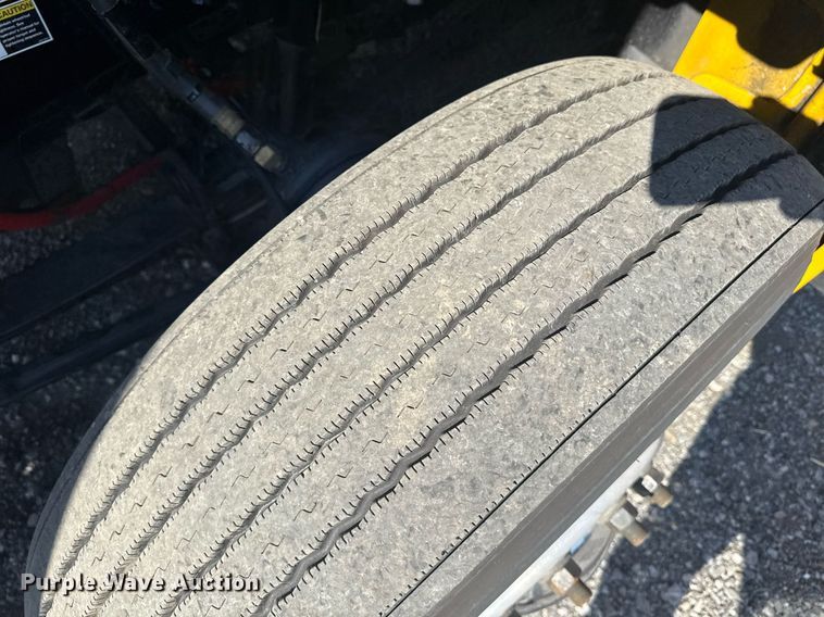 image for item EI4143 2020 Kenworth T680 semi truck