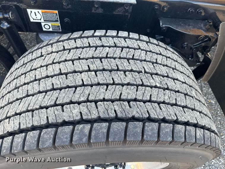 image for item EI4143 2020 Kenworth T680 semi truck