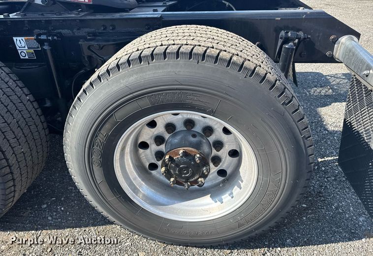 image for item EI4143 2020 Kenworth T680 semi truck