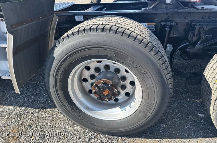 image for item EI4143 2020 Kenworth T680 semi truck