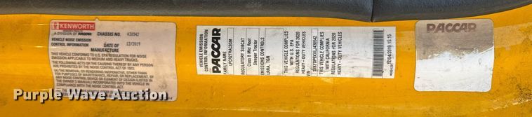 image for item EI4143 2020 Kenworth T680 semi truck