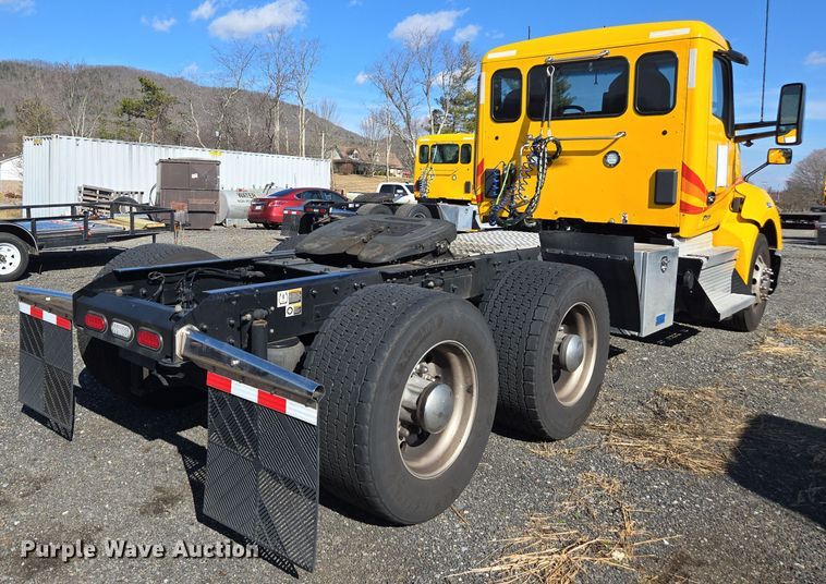 image for item EI4144 2022 Kenworth T680 semi truck