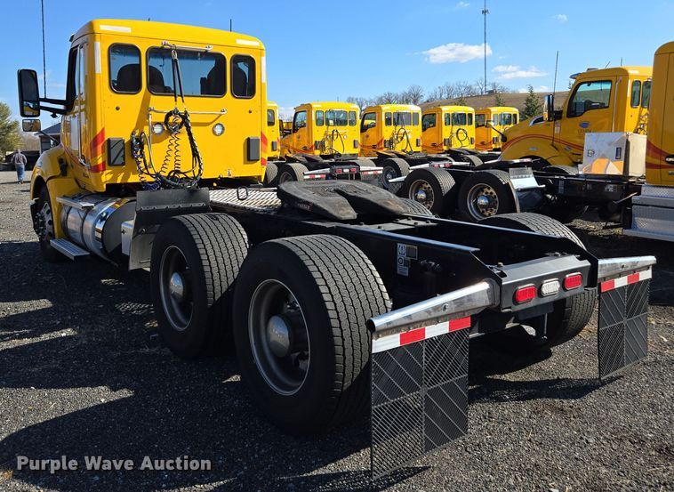 image for item EI4144 2022 Kenworth T680 semi truck