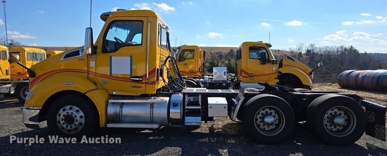 image for item EI4144 2022 Kenworth T680 semi truck