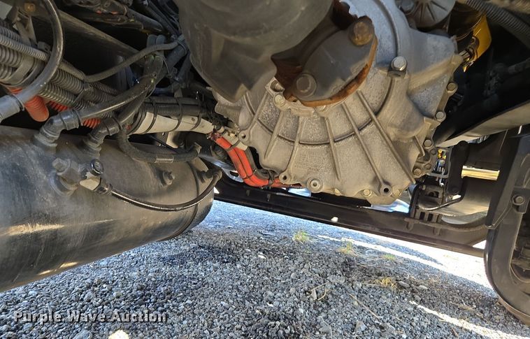 image for item EI4144 2022 Kenworth T680 semi truck