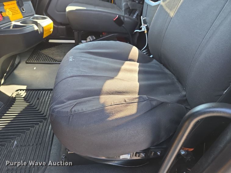 image for item EI4144 2022 Kenworth T680 semi truck