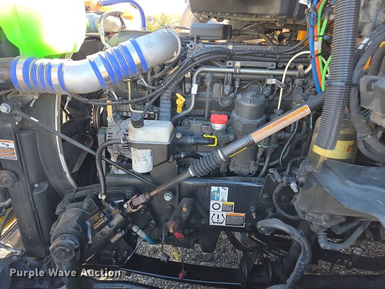 image for item EI4144 2022 Kenworth T680 semi truck