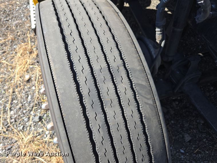 image for item EI4144 2022 Kenworth T680 semi truck