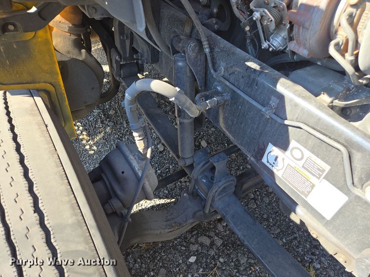 image for item EI4144 2022 Kenworth T680 semi truck