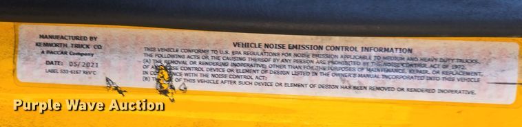 image for item EI4144 2022 Kenworth T680 semi truck