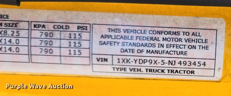 image for item EI4144 2022 Kenworth T680 semi truck