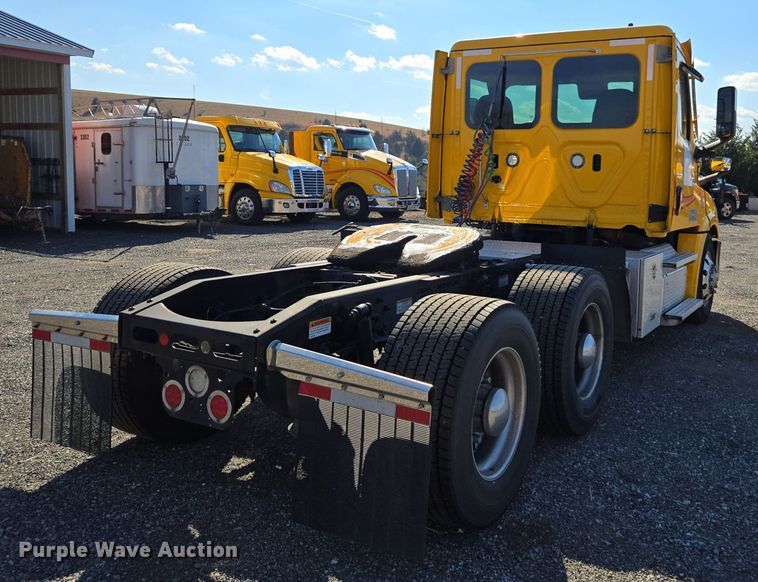 image for item EI4145 2021 Freightliner Cascadia semi truck