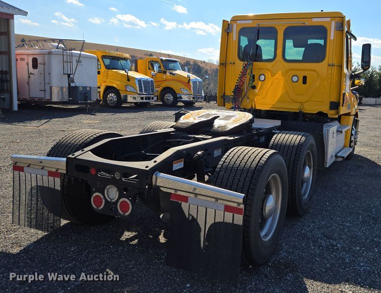 image for item EI4145 2021 Freightliner Cascadia semi truck