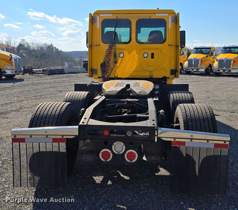 image for item EI4145 2021 Freightliner Cascadia semi truck