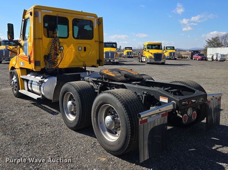 image for item EI4145 2021 Freightliner Cascadia semi truck