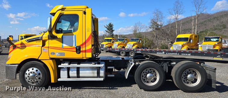 image for item EI4145 2021 Freightliner Cascadia semi truck