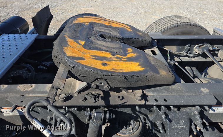 image for item EI4145 2021 Freightliner Cascadia semi truck