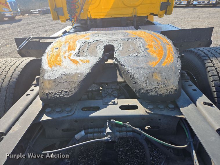 image for item EI4145 2021 Freightliner Cascadia semi truck