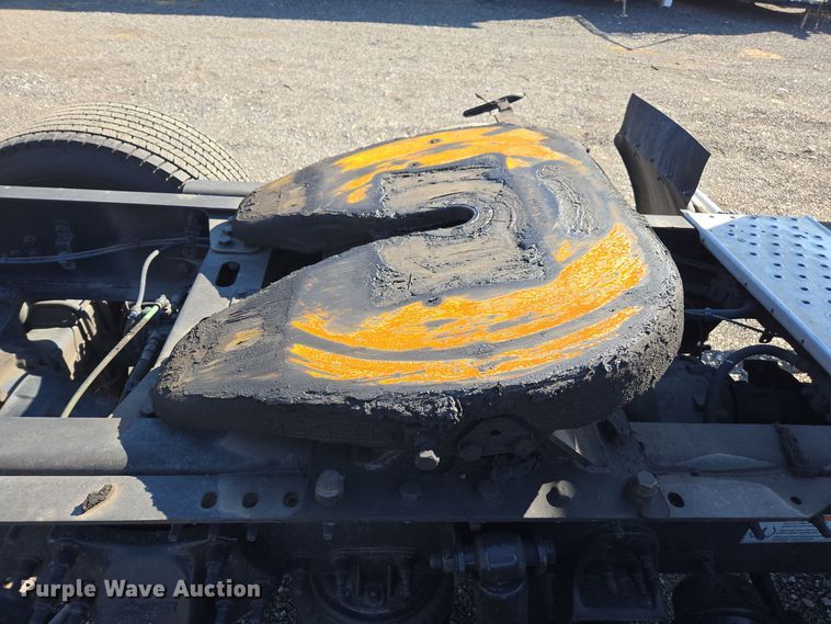 image for item EI4145 2021 Freightliner Cascadia semi truck