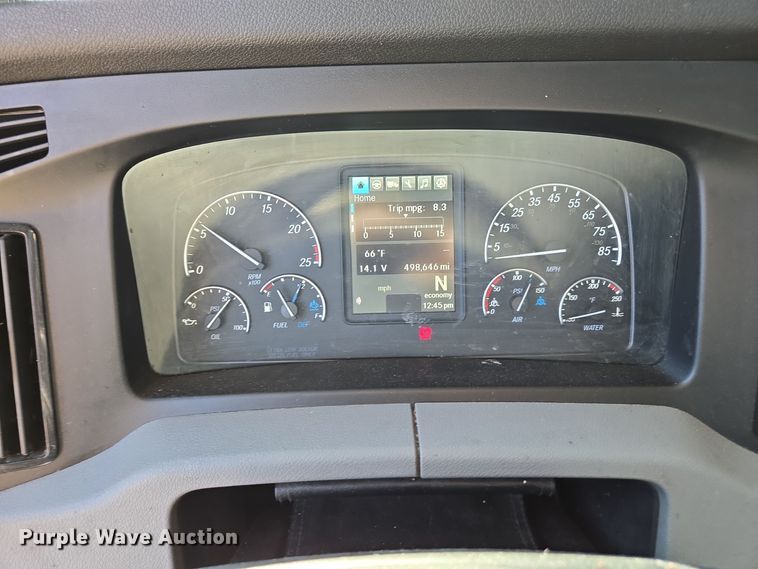 image for item EI4145 2021 Freightliner Cascadia semi truck